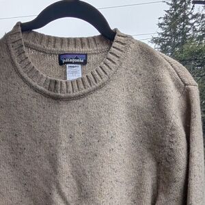 Patagonia Men's Crewneck Sweater in Heathered Brown